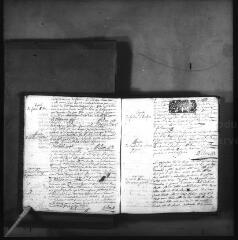 349 vues  - CHOUE. - Etat civil : microfilm des registres des baptêmes, mariages, sépultures. (1703-1720) (ouvre la visionneuse)