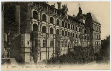 1 vue  - Le château, la façade François 1er. (ouvre la visionneuse)