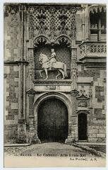 1 vue  - Le château.- Aile Louis XII, le portail. (ouvre la visionneuse)