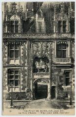 1 vue  - Le château, (aile Louis XII) la porte d\'entrée. (ouvre la visionneuse)