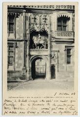 1 vue  - Le château, aile Louis XII, la porterie, statue de Louis XII. (ouvre la visionneuse)