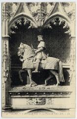 1 vue  - L\'aile Louis XII, la statue de Louis XII. (ouvre la visionneuse)