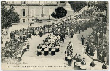 1 vue  - Funérailles de Monseigneur de Blois, le 23 mai 1907. (ouvre la visionneuse)
