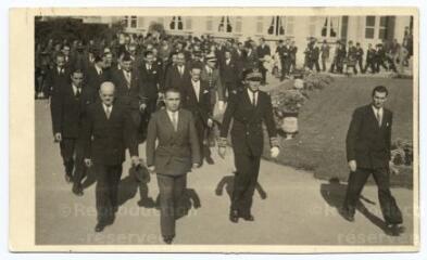 1 vue  - Visite de m. François Billoux, ministre de la Reconstruction, à Blois pour les fêtes de la Renaissance, 22 septembre 1946. (ouvre la visionneuse)