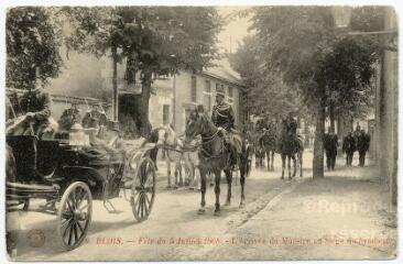 1 vue  - Fête du 5 juillet 1908, l\'arrivée du ministre au siège du syndicat. (ouvre la visionneuse)