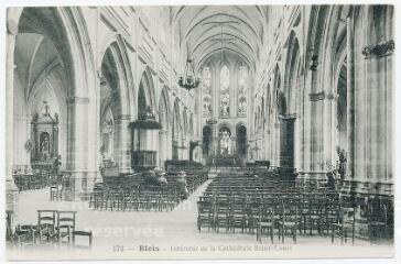 1 vue  - Intérieur de la cathédrale Saint-Louis. (ouvre la visionneuse)