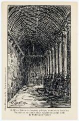 1 vue  - Galerie à charpente gothique, soutenue par des piliers Renaissance au curieux décor macabre du campo santo du faubourg de Vienne. (ouvre la visionneuse)