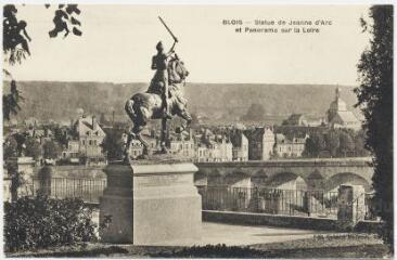 1 vue  - Statue de Jeanne d\'arc et panorama sur la Loire. (ouvre la visionneuse)