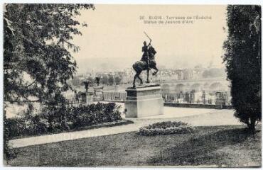 1 vue  - Terrasse de l\'évêché, statue de Jeanne d\'Arc. (ouvre la visionneuse)