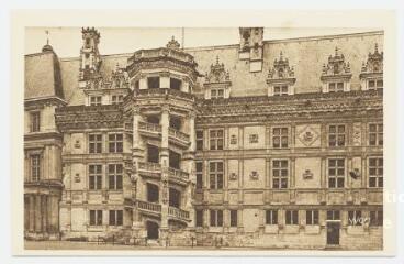 1 vue  - Le château, escalier François 1er. (ouvre la visionneuse)
