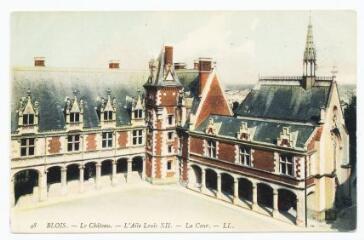 1 vue  - Le château, l\'aile Louis XII, la cour. (ouvre la visionneuse)