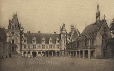 1 vue  - Château de Blois (Loir-et-Cher), aile Louis XII et la chapelle. (ouvre la visionneuse)