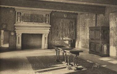 1 vue  - Château de Blois (Loir-et-Cher), salle des gardes. (ouvre la visionneuse)