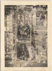 1 vue  - Le Château.- L\'entrée du château : statue équestre de Louis XII. Au dessus de la porte : le porc-épic, emblême du Roi. (ouvre la visionneuse)