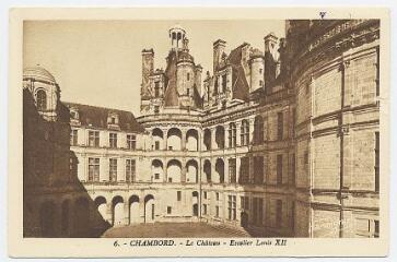 1 vue  - Le château, escalier Louis XII. (ouvre la visionneuse)