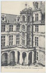 1 vue  - Le château, escalier de l\'aile François 1er. (ouvre la visionneuse)