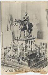 1 vue  - Le château, statue équestre du comte de Chambord, à l\'âge de 18 ans. (ouvre la visionneuse)