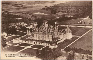 1 vue  - Les grands châteaux des bords de la Loire.- Le Château vu d’avion. (ouvre la visionneuse)