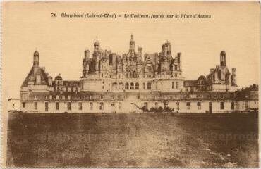 1 vue  - Le Château, façade sur la place d\'armes. (ouvre la visionneuse)