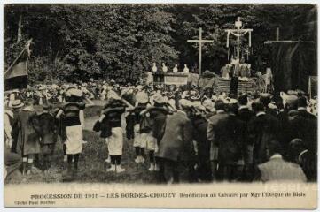1 vue - Procession de 1911, les Bordes, bénédiction au Calvaire par Mgr l\'évêque de Blois. (ouvre la visionneuse)