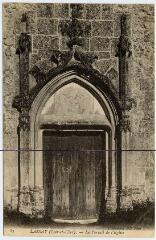 1 vue Le portail de l'église.