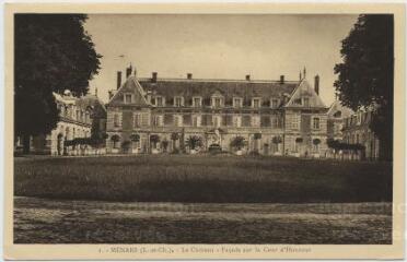 1 vue  - Le château, façade sur la cour d\'honneur. (ouvre la visionneuse)