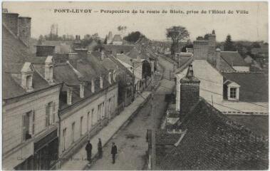 1 vue  - Perspective de la route de Blois, prise de l\'hôtel de ville. (ouvre la visionneuse)