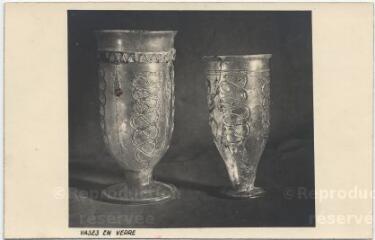 1 vue  - Fouilles de la Nécropole, époque Gallo Romaine. Découvertes du Dr. Pierre Filloux (1933). Vases en verre. (ouvre la visionneuse)