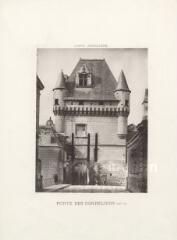 1 vue  - Département d\'Indre-et-Loire : Porte des Cordeliers (XVe siècle) (ouvre la visionneuse)