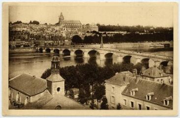 1 vue  - Vue générale et le pont sur la Loire. (ouvre la visionneuse)