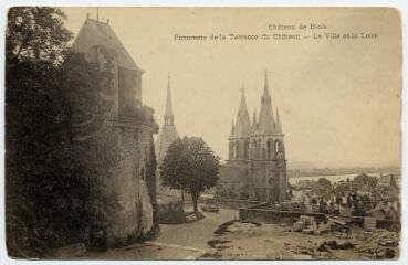 1 vue  - Château. Panorama de la terrasse du château.- La ville et la Loire. (ouvre la visionneuse)