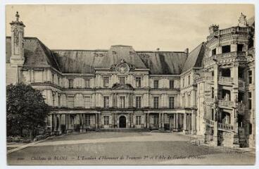 1 vue  - Le château, l\'escalier d\'honneur François 1er et l\'aile Gaston d\'Orléans. (ouvre la visionneuse)