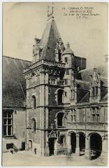 1 vue  - Le château, aile Louis XII, la tour du grand escalier. (ouvre la visionneuse)
