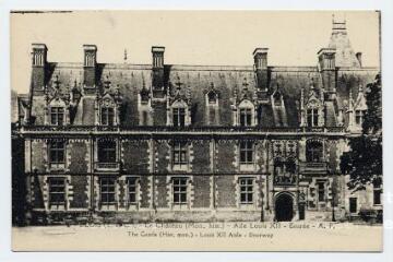 1 vue  - Le château, aile Louis XII, entrée. (ouvre la visionneuse)