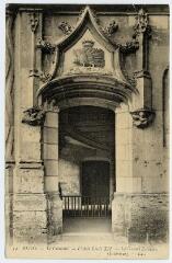 1 vue  - Le château, aile Louis XII, le grand escalier. (ouvre la visionneuse)