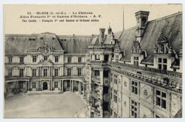 1 vue  - Le château, ailes François 1er et Gaston d\'Orléans. (ouvre la visionneuse)