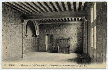 1 vue  - Le château, Prie-dieu Henri III, chambre où fut assassiné le Duc de Guise. (ouvre la visionneuse)