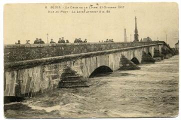 1 vue  - La crue de la Loire, 21 octobre 1907, vue du pont, la Loire atteint 5m65. (ouvre la visionneuse)