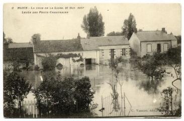1 vue  - La crue de la Loire, 21 octobre 1907, levée des Ponts Chartrains. (ouvre la visionneuse)