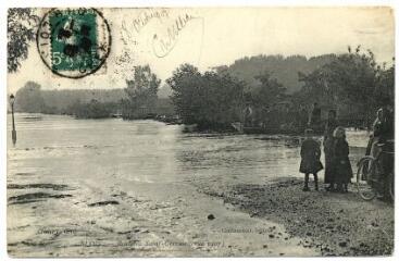 1 vue  - Route de Saint-Gervais (crue 1907). (ouvre la visionneuse)