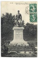 1 vue  - Monument élevé à la mémoire des combattants morts pour la Patrie. (ouvre la visionneuse)