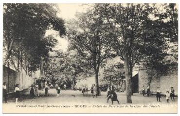 1 vue  - Pensionnat Sainte-Geneviève, entrée du parc prise de la cour des Tilleuls. (ouvre la visionneuse)