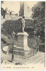 1 vue  - Statue de Denis Papin. (ouvre la visionneuse)