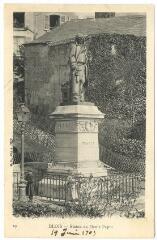 1 vue  - Statue de Denis Papin. (ouvre la visionneuse)