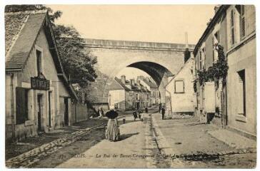1 vue  - La rue des Basses-granges et le pont du chemin de fer. (ouvre la visionneuse)