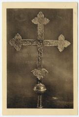 1 vue  - Collection diocésaine d\'art religieux du grand séminaire. Croix processionnelle, cuivre sur âme de bois. (ouvre la visionneuse)