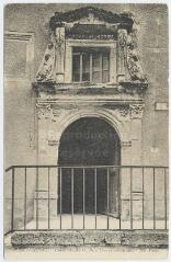 1 vue  - Porte Henri II, rue Pierre de Blois. (ouvre la visionneuse)