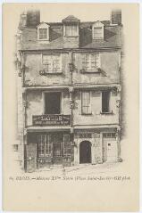 1 vue  - Maison XVe siècle (place Saint-Louis). (ouvre la visionneuse)