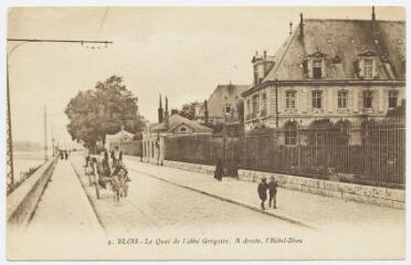 1 vue  - Le quai de l\'Abbé Grégoire, à droite, l\'hôtel dieu. (ouvre la visionneuse)