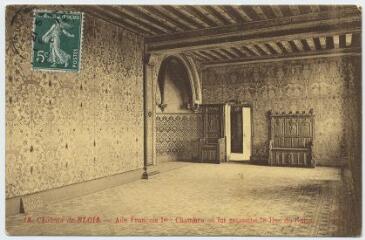 1 vue  - Le château, aile François 1er, chambre où fut assassiné le Duc de Guise. (ouvre la visionneuse)